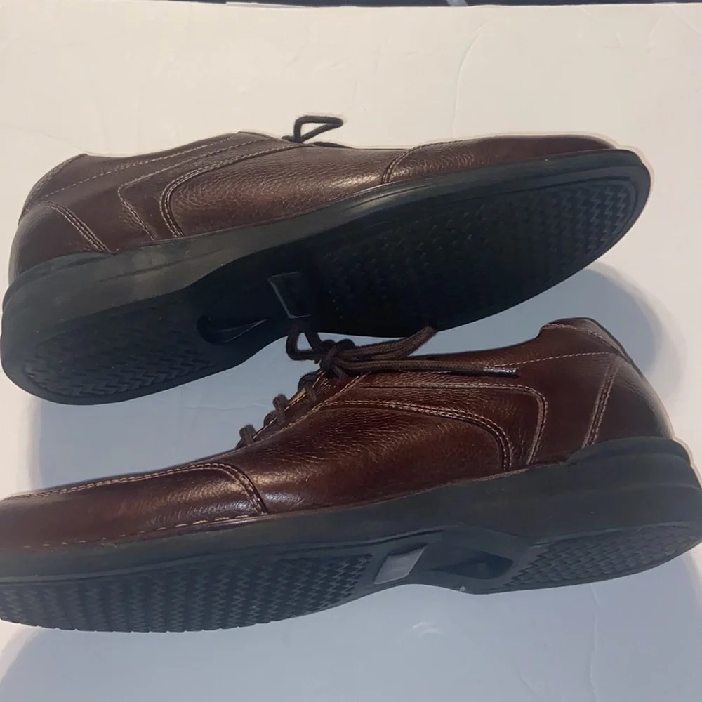 Johnston & Murphy sheepskin brown dress shoes size 9 1/2 with extra laces